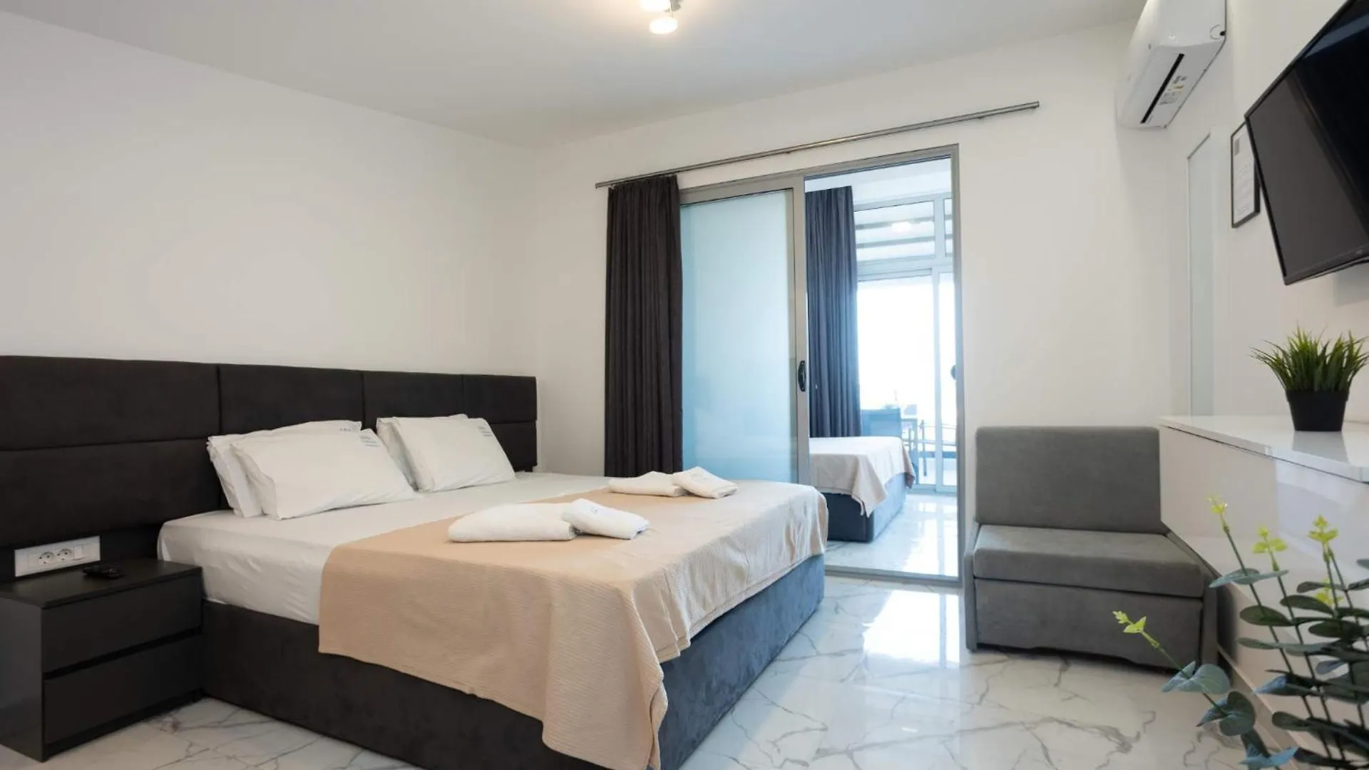 Avgerinos Apartments Polychrono Greece