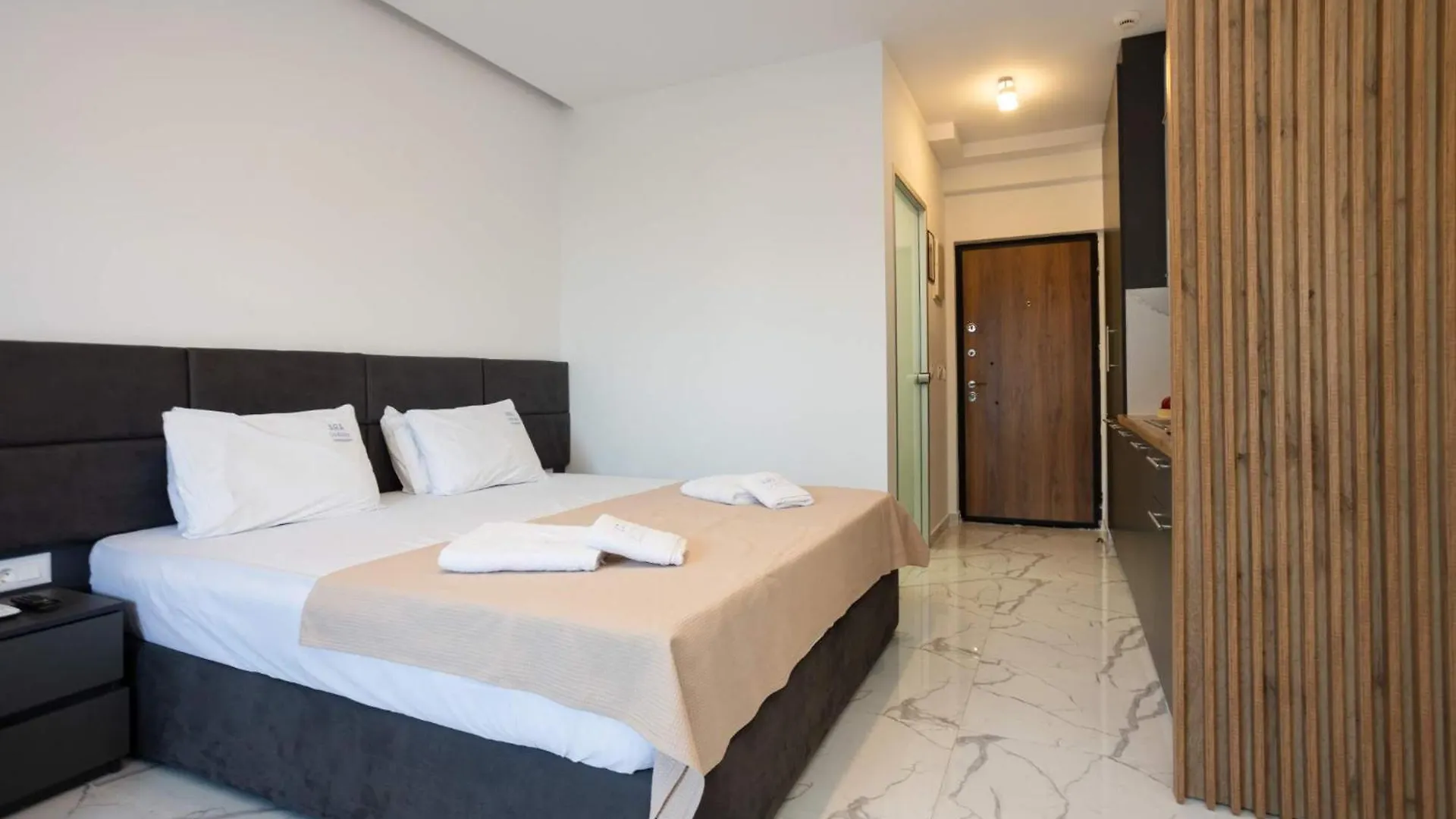 Avgerinos Apartments Polychrono Greece